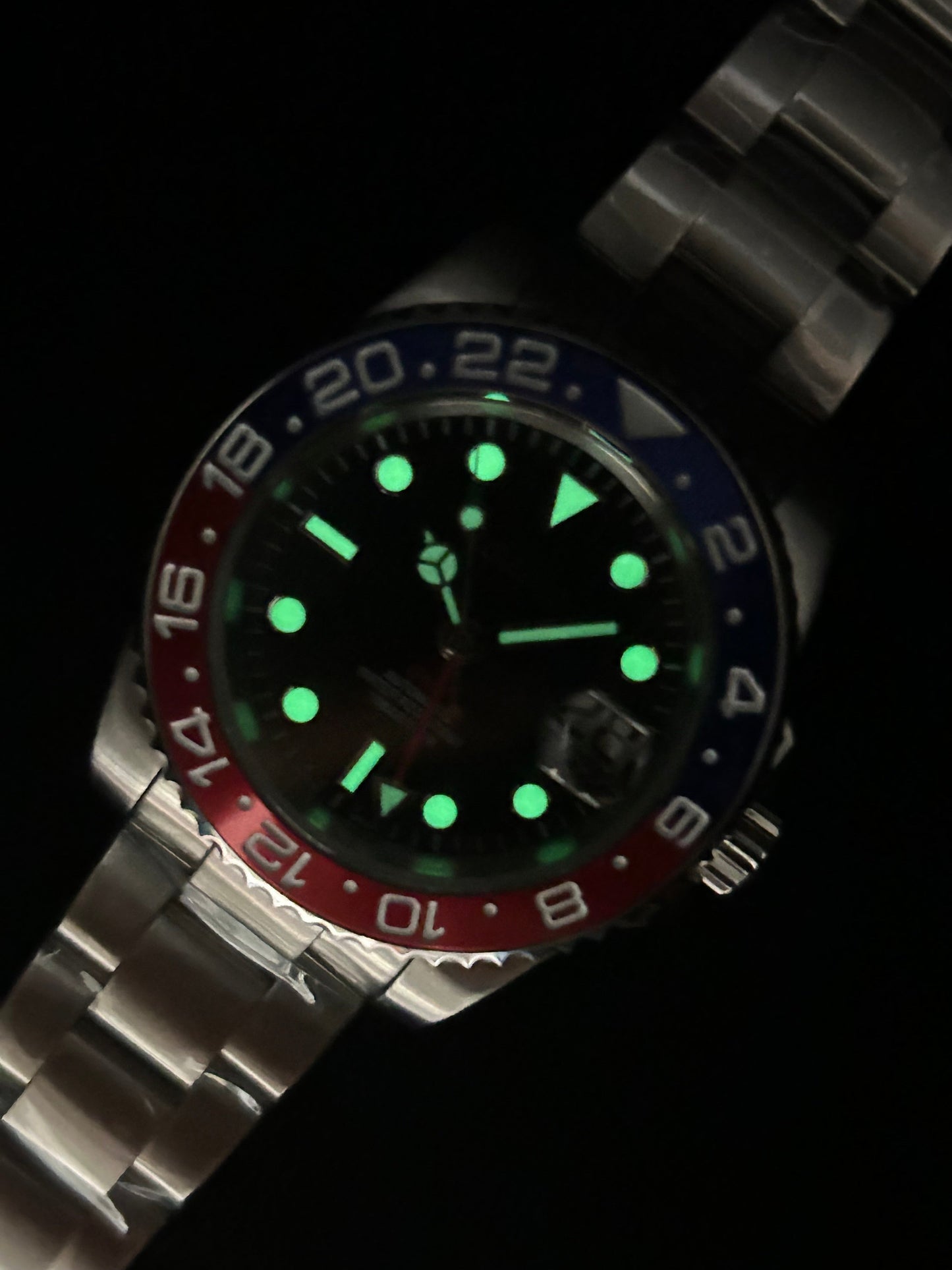 4 - Hand Nh34 True Gmt Red/Black’coke’ Bezel Sapphire Crystal 40Mm Lume Dial/Hands