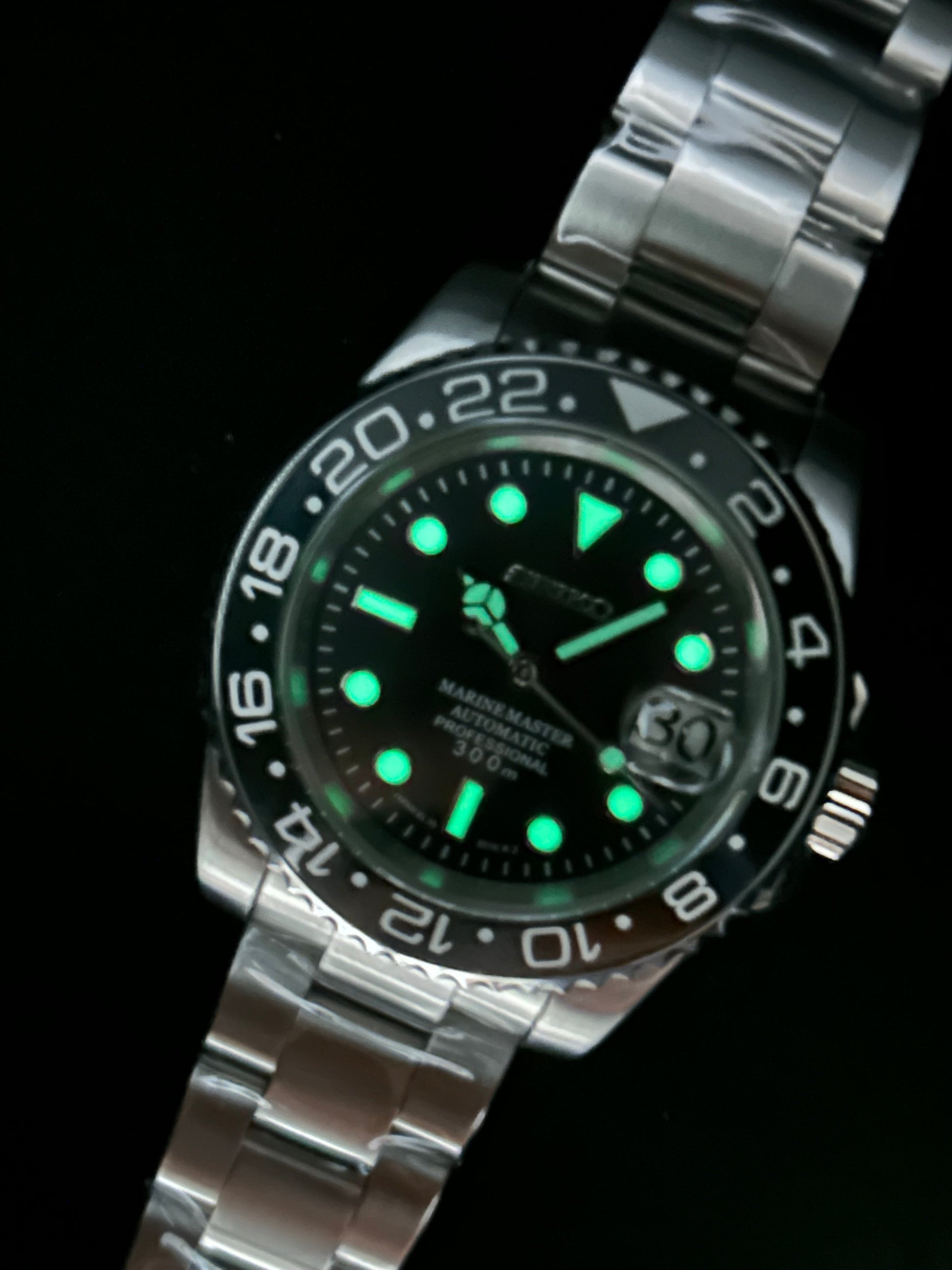 4-Hand Nh34 Gmt Ceramic Black Bezel Sapphire Crystal 40Mm