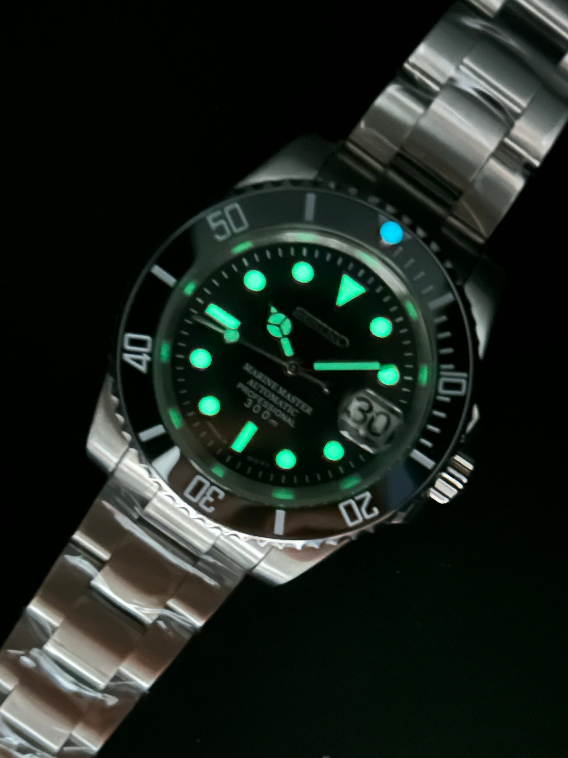 Submariner Style Ceramic Black Diver Bezel Sapphire Crystal 40Mm