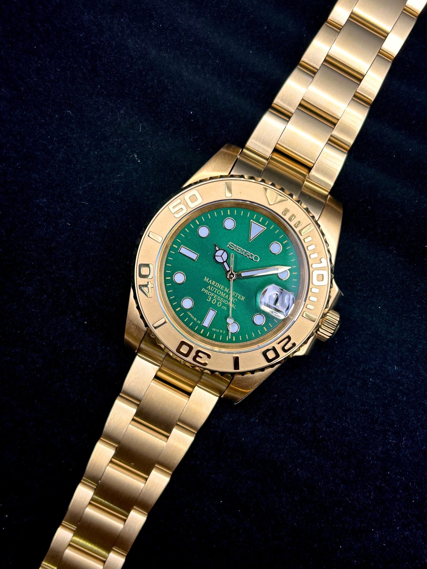 Gold Submariner Style Ceramic Yachtmaster-Style Bezel Sapphire Crystal 40Mm Green