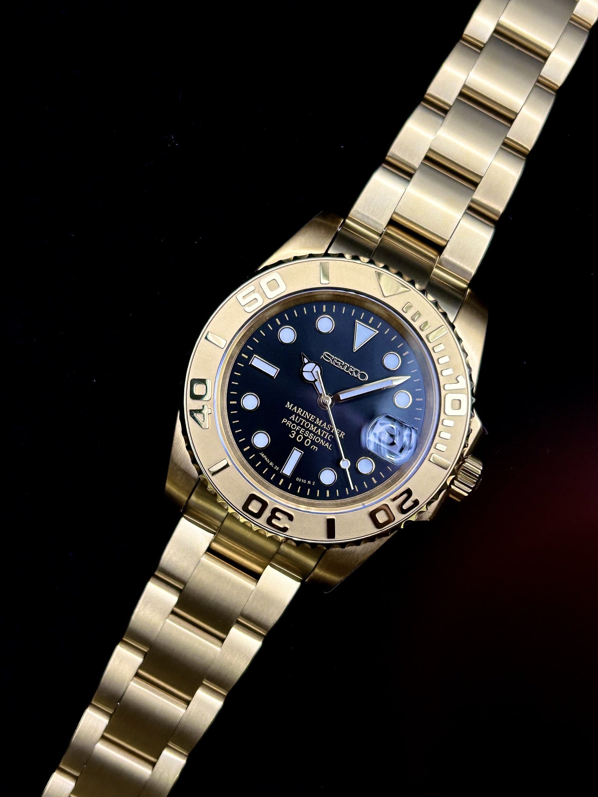 Gold Submariner Style Ceramic Yachtmaster-Style Bezel Sapphire Crystal 40Mm Black