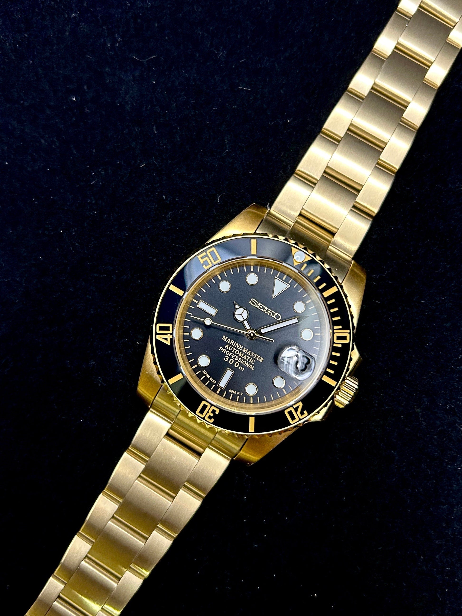 Gold Submariner Style Ceramic Diver Bezel Sapphire Crystal 40Mm Lume Dial/Hands Black