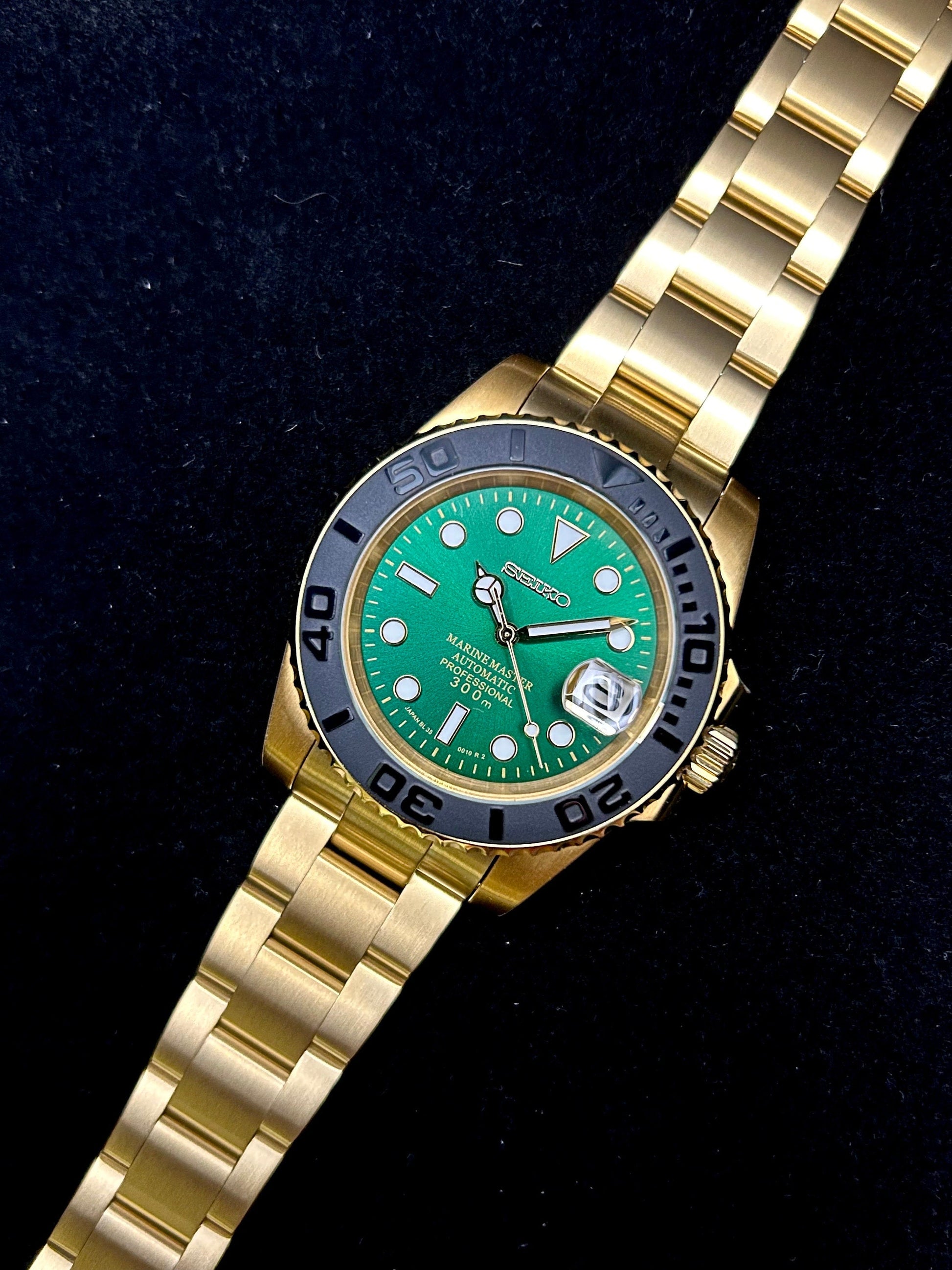 Gold Submariner Style Ceramic Black Yachtmaster-Style Bezel Sapphire Crystal 40Mm Green