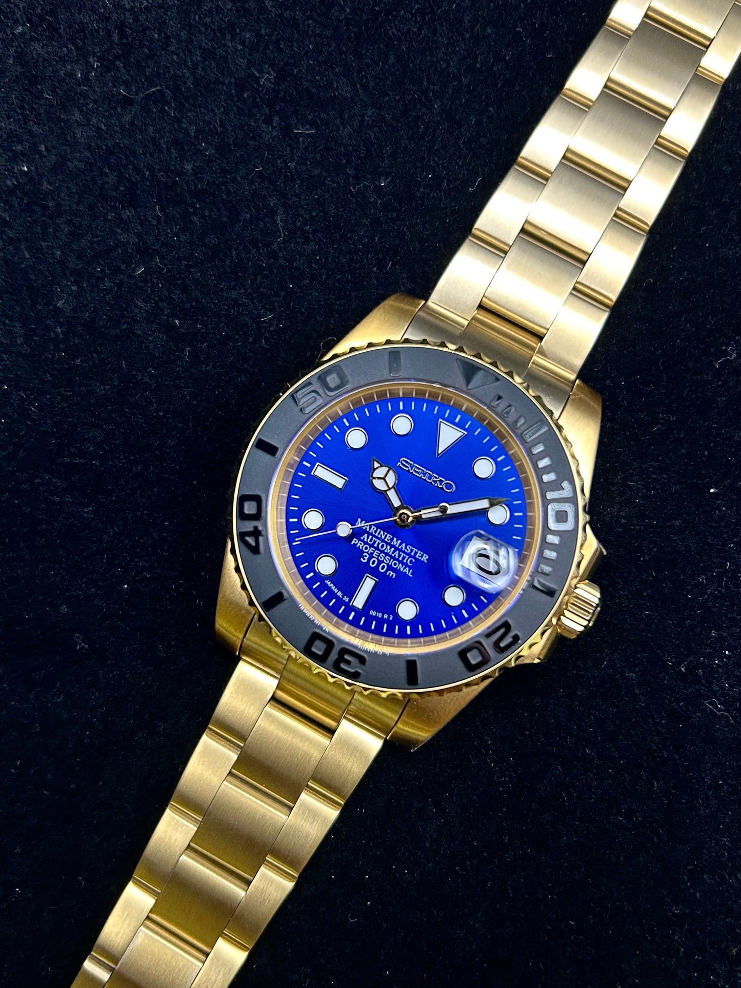 Gold Submariner Style Ceramic Black Yachtmaster-Style Bezel Sapphire Crystal 40Mm Blue